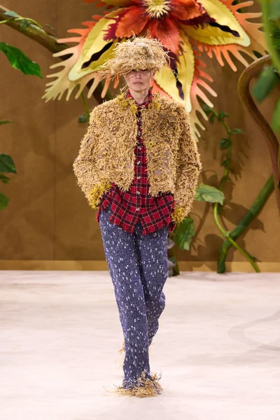 Look 15